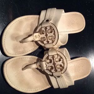 Amanda flat thong pebbled leather sandal